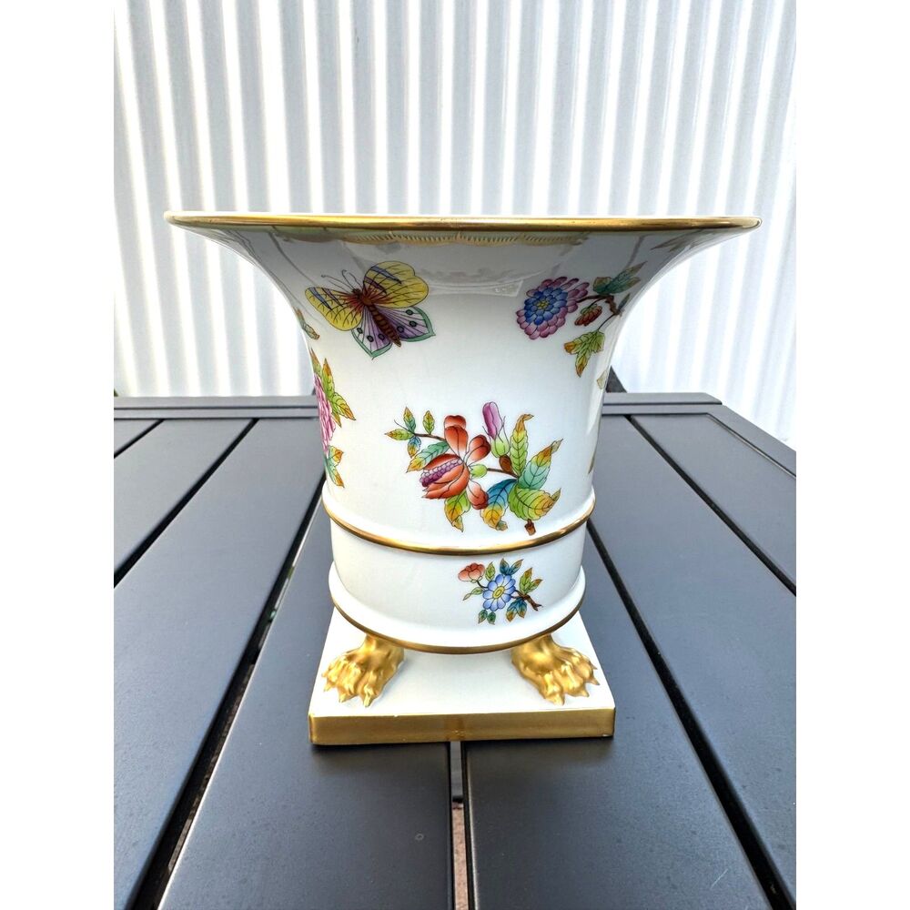 VTG Herend Queen Victoria Green Border Butterfly Claw Foot Urn Vase SZ 7.5"H